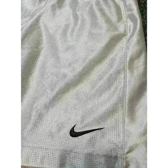 Nike Basketball Shorts Mens Size Small White Money Metallic (207630-101) - Picture 3 of 7